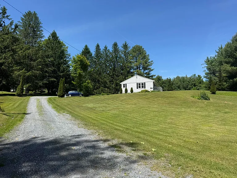 56 Cemetery Rd — Photo 3