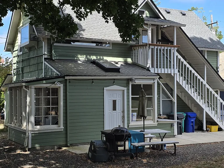 7458 N Jordan Ave #B — Photo 6