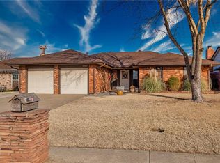 1027 Royal Ln, Yukon, OK 73099