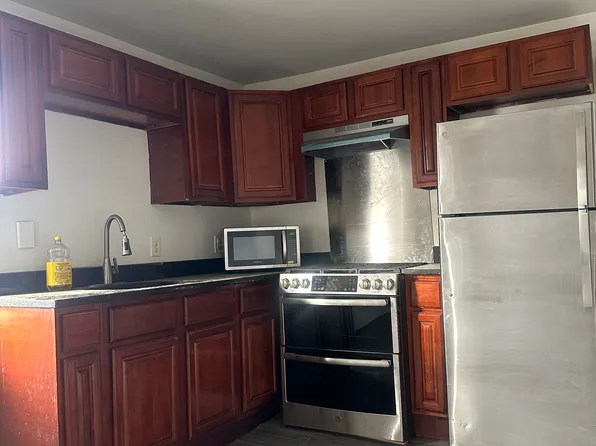 14 2nd St #2, Lowell, MA 01850