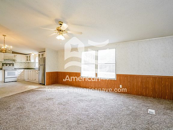23451_004_living_room_13643491.jpg
