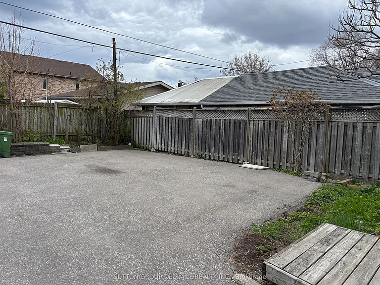 85A Evans Ave #UPPER — Photo 30