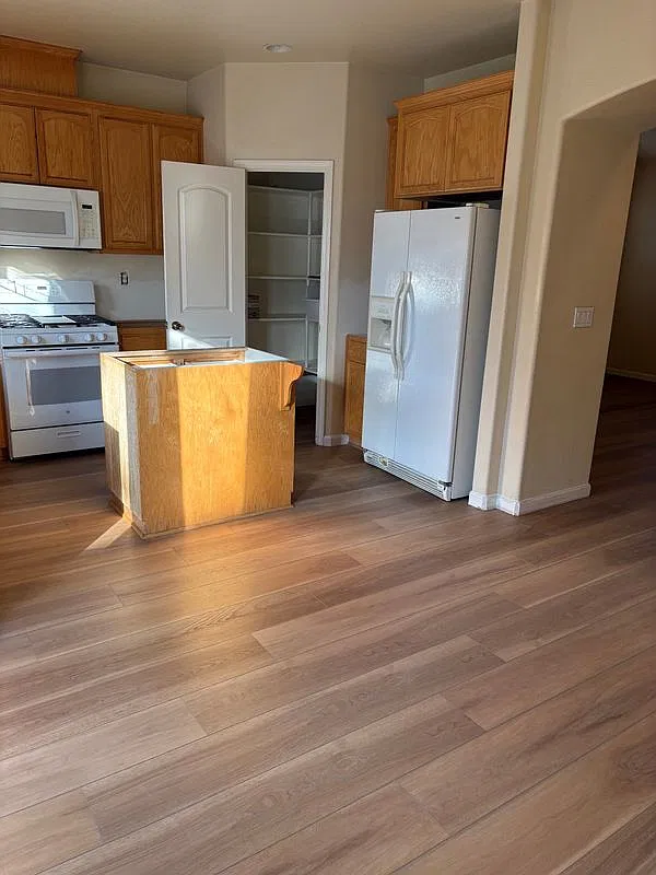 3 bed, 2.0 bath, 1574 sqft, $2,950 — Photo 2