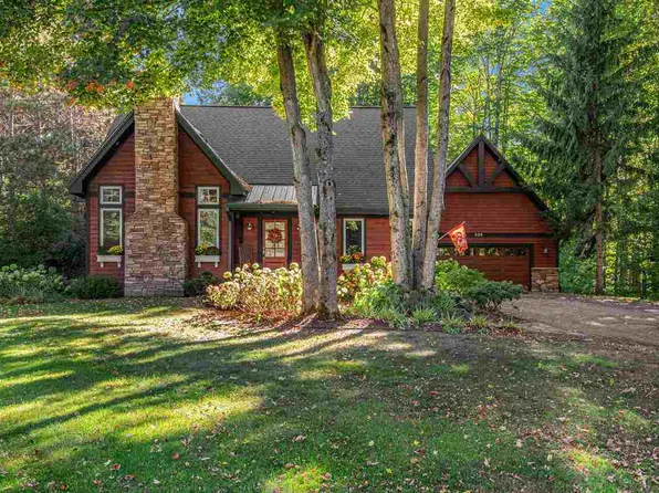 235 Meadow Wood Dr, Harbor Springs, MI 49740