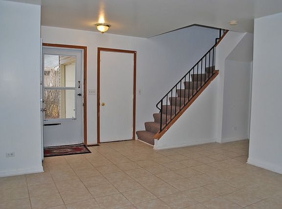 3rd image of 3054 Winchester Ct W