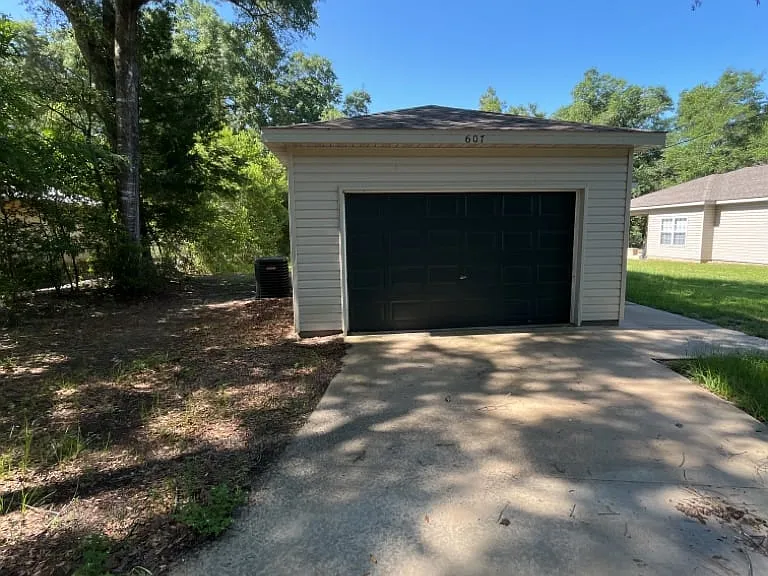 607 Williams Ave — Photo 3