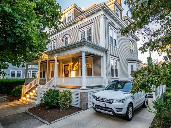 22 Arnold Pl, New Bedford, MA 02740