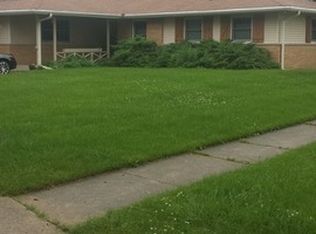 250 Victoria Ln, Elk Grove Village, IL 60007