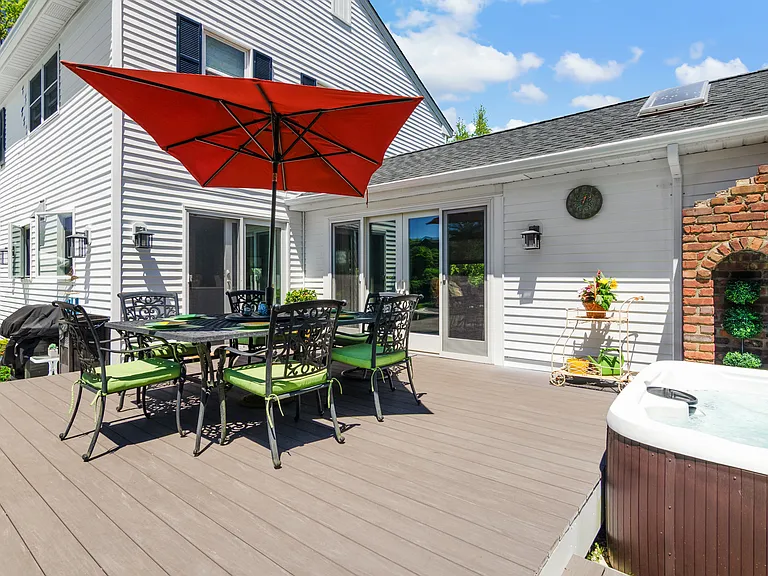 4 Hampton Harbor Rd — Photo 31