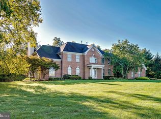 18 Cheyenne Dr, Pennington, NJ 08534