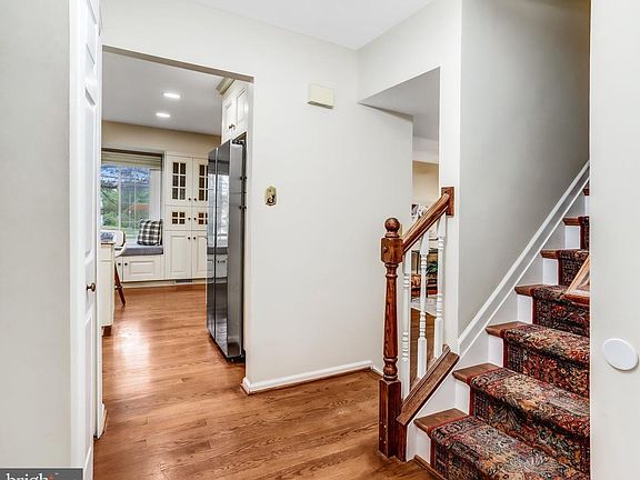 4th image of 302 Bostwick Ln