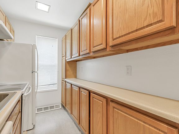 3rd image of 2133 Canyon Blvd #3