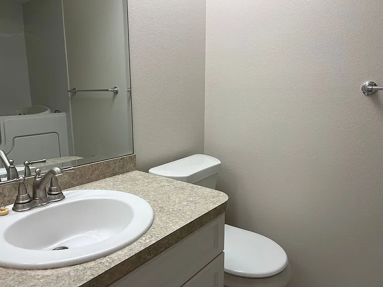 3018 Sail Pointe Cir #4-B — Photo 32