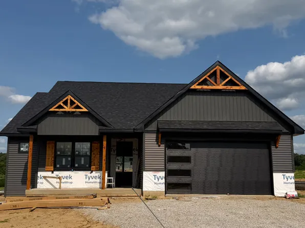 1409 Legends Dr, Milan, IL 61264