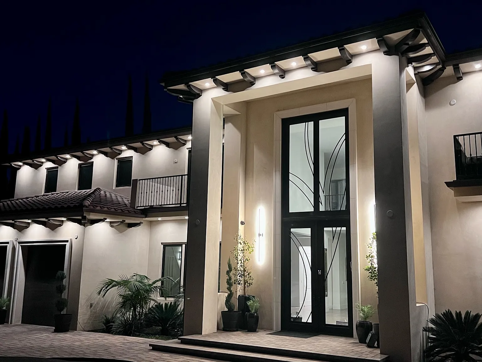 6 bed, 8000 sqft, $35,000 — Photo 2