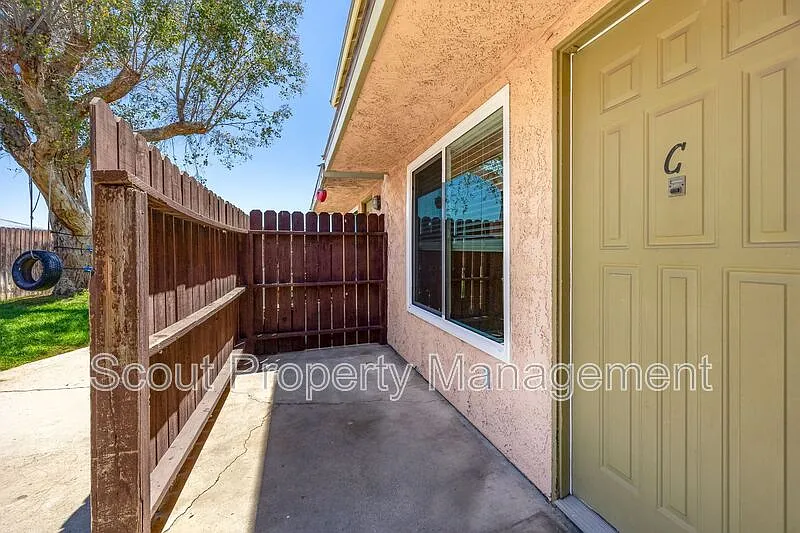 2 bed, 1.5 bath, 910 sqft, $1,950 — Photo 2
