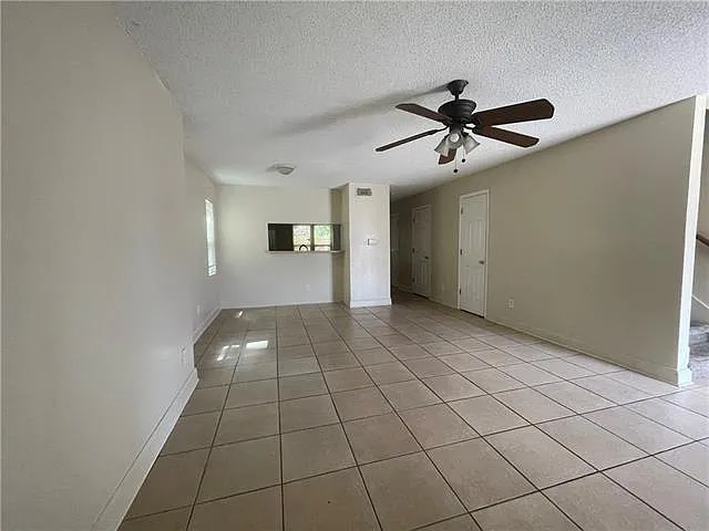199 Kingspoint Blvd — Photo 7