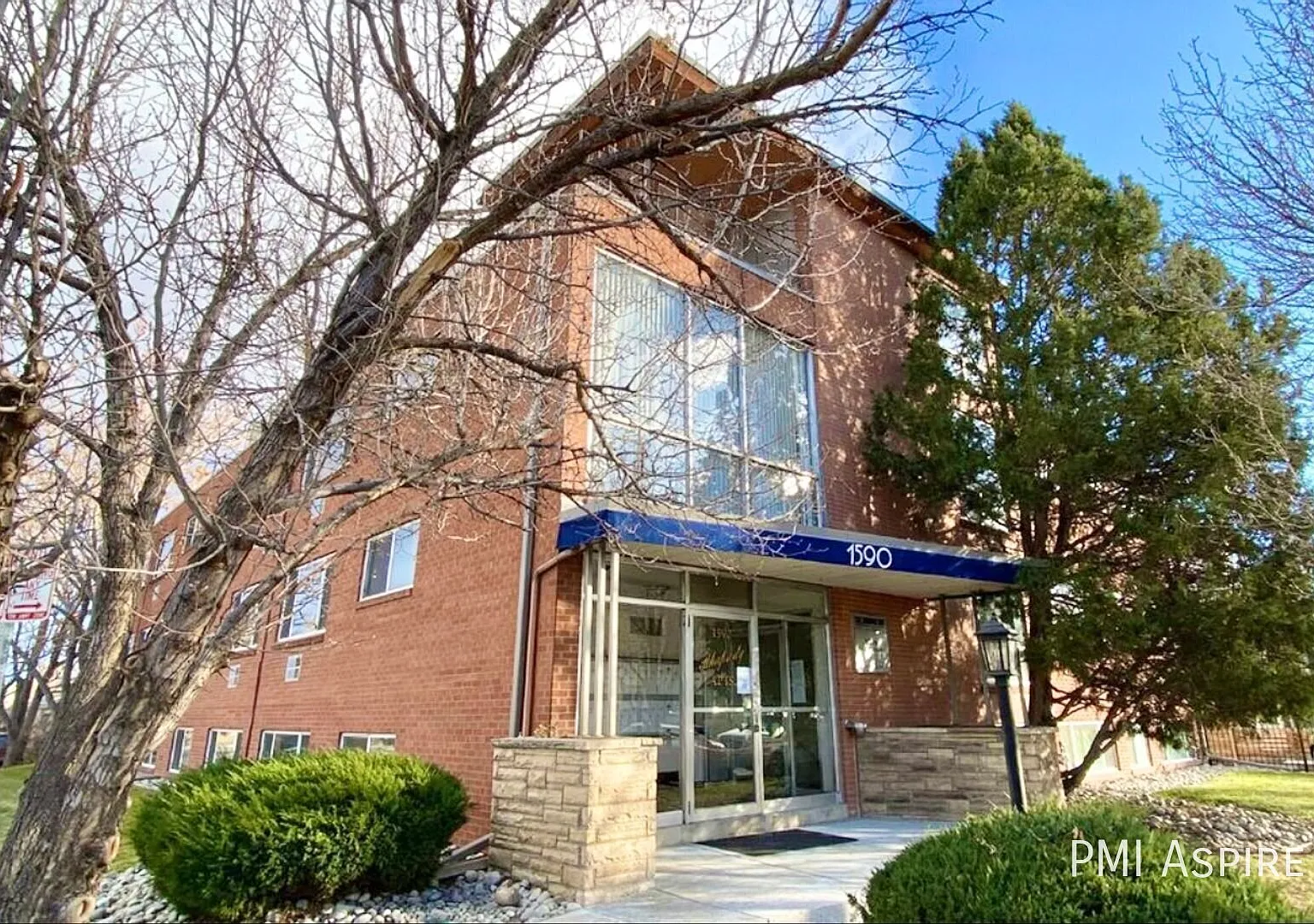 1 Bedroom 1 Bath Apartment Modern Sloan's Lake Living | Stylish Apartments Near Downtown Denver — Photo 1