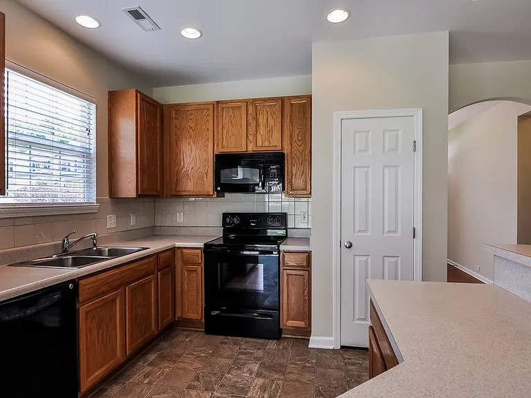 802 Shefford Town Dr — Photo 8