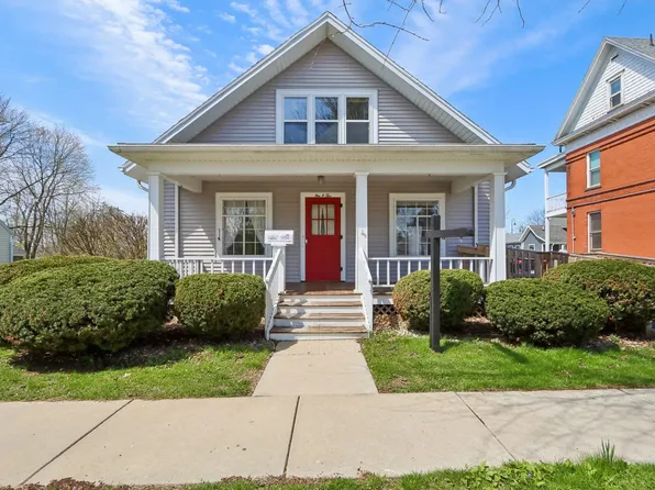102 S 5th St, Mount Horeb, WI 53572
