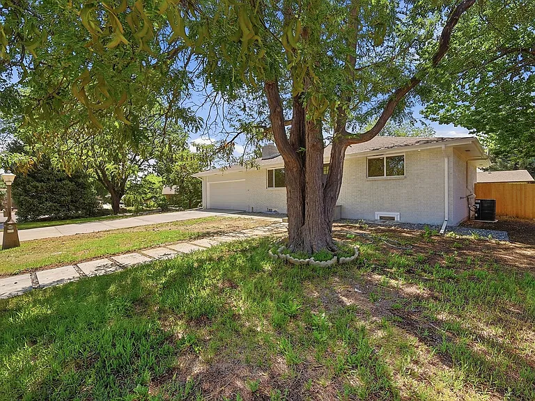 23 University Dr — Photo 3