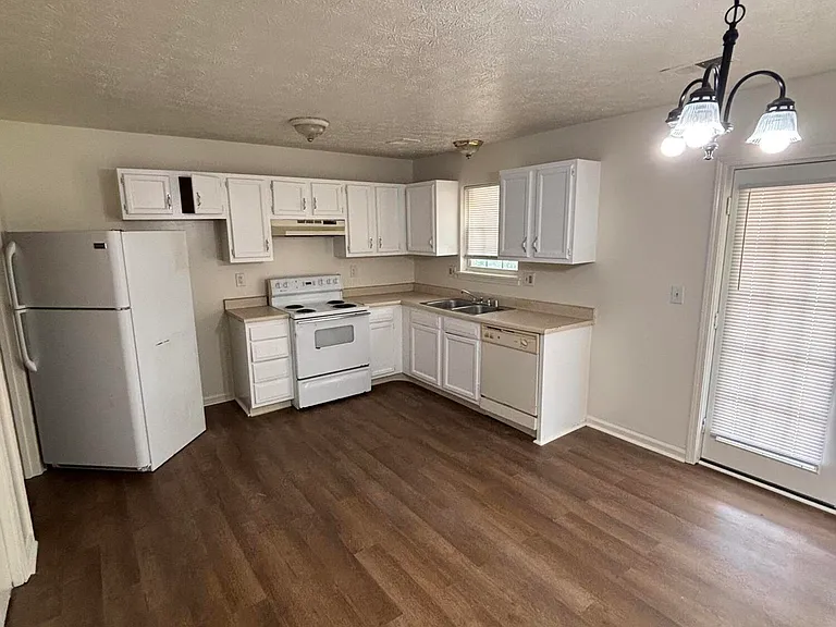 441 Lenney Dr #2 — Photo 5