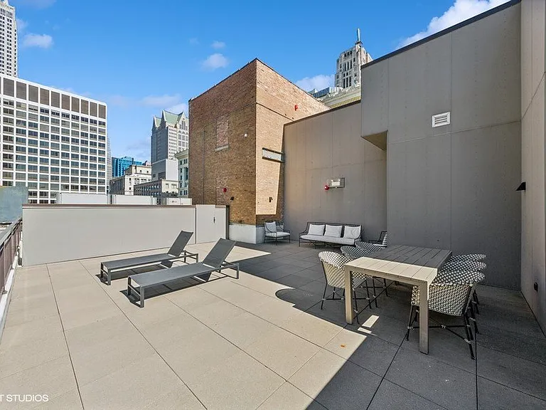 330 S. Wells St — Photo 35