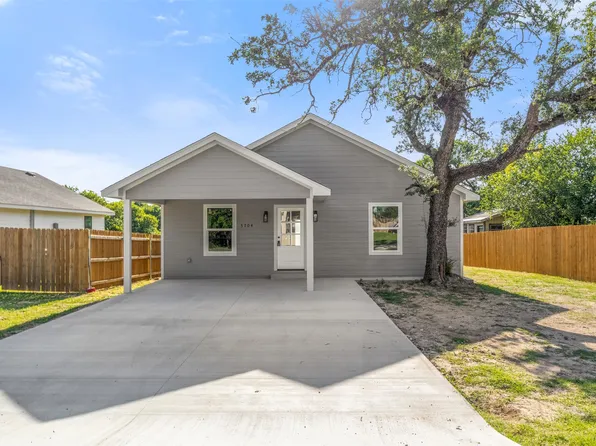 5704 Arkansas Trl, Granbury, TX 76048