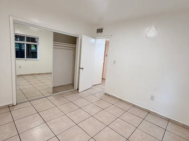 1860 SW 22nd St #7 — Photo 6