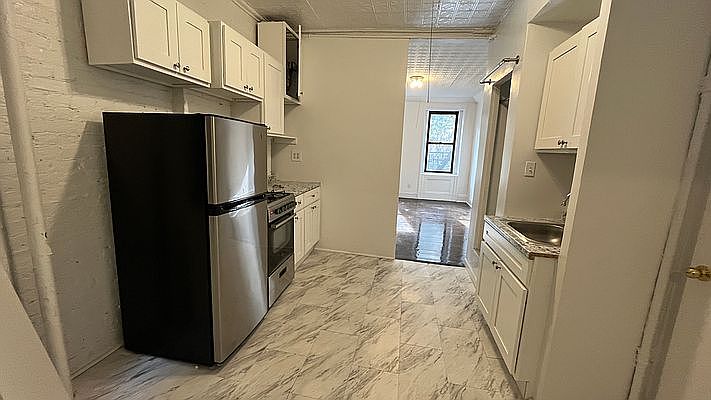 1st image of 323 E 88th St APT 9