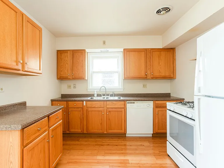 Elston — Photo 9