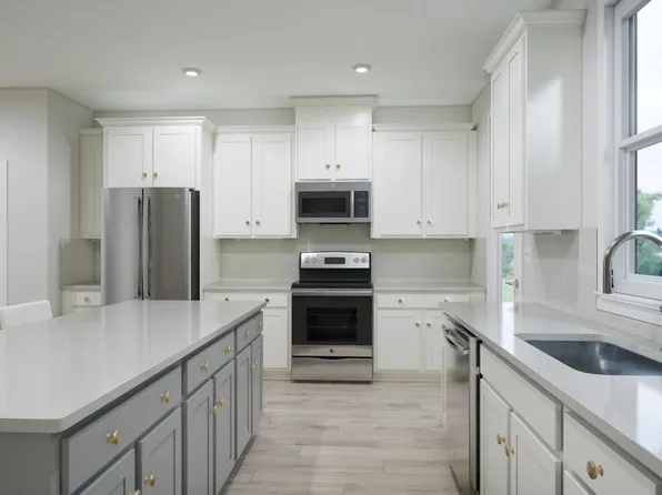8675 Anderson Ave, Marshall, VA 20115