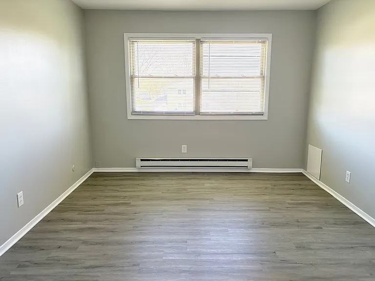 724 Oakton Rd — Photo 12