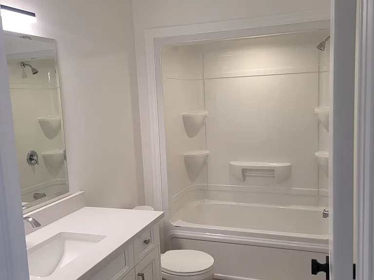 15 Bay St #4 — Photo 9