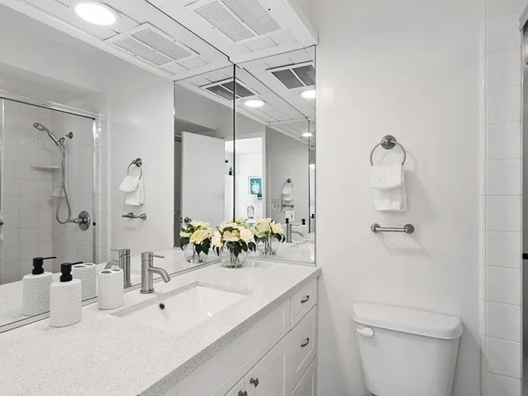 540 Kelton Ave #204 — Photo 12