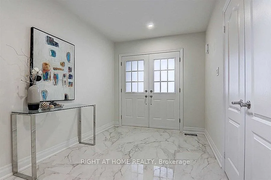 4 bed, $5,200 — Photo 2