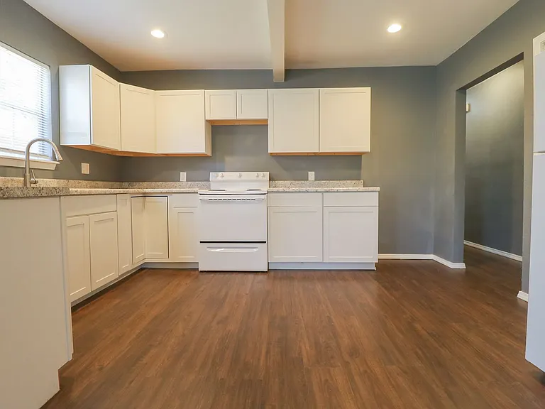 353 S Zunis Ave Duplex — Photo 8