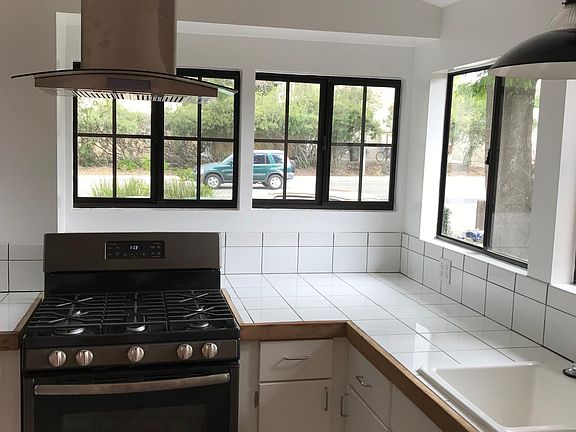 2nd image of 516 W Bonita Ave