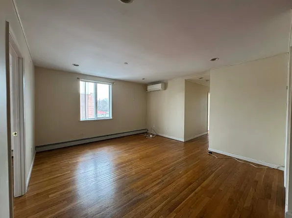 1428 Bath Avenue image 1 of 7