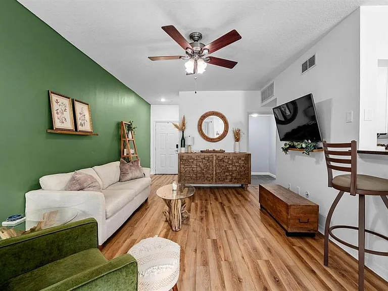 2010 E Palm Ave #14317 — Photo 2