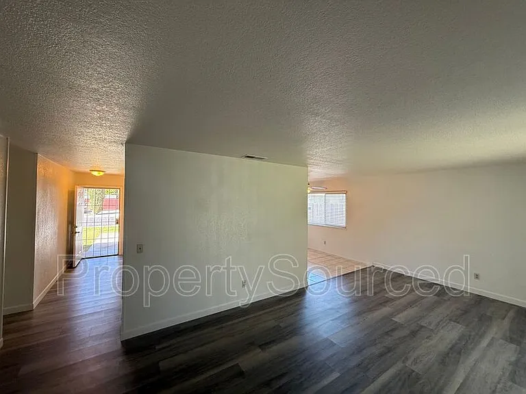 1462 Snyder St — Photo 5