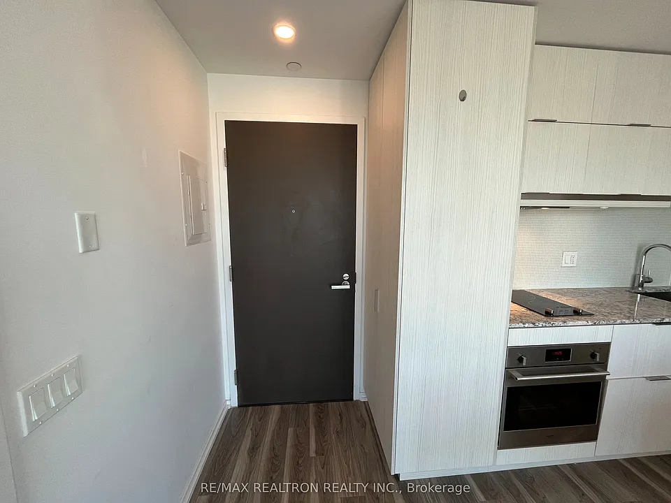 197 Yonge St #3113