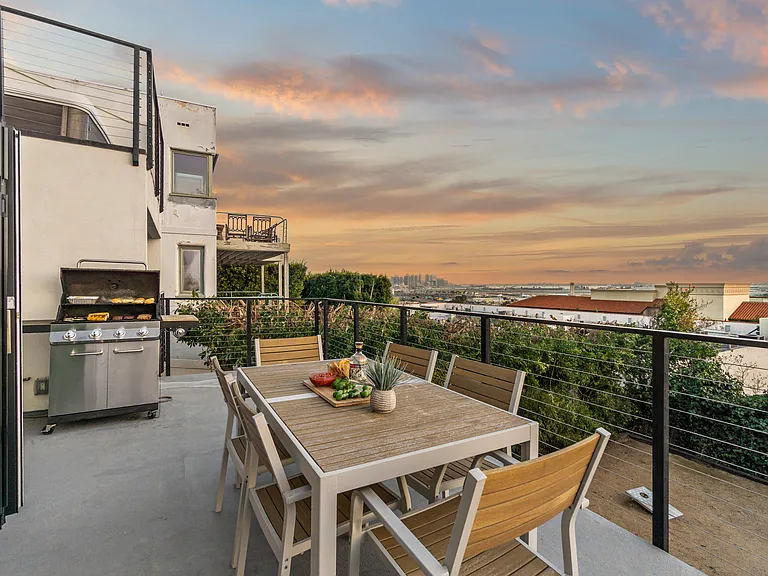 2125 W California St — Photo 11