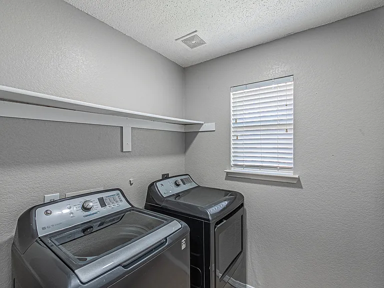 7624 Vista Creek Ln — Photo 18