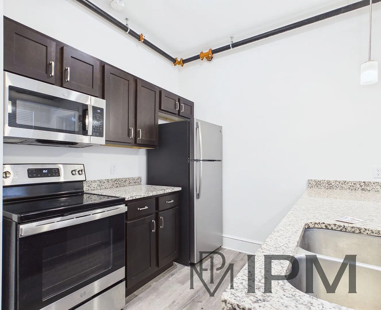 325 W Market St — Photo 3