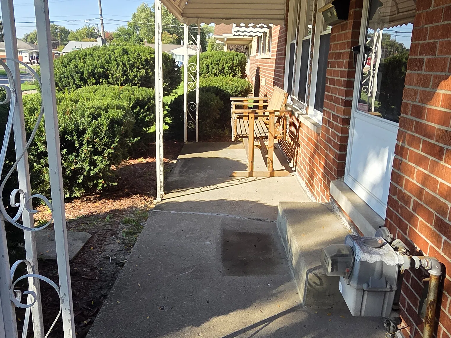 3 bed, 1.5 bath, 1007 sqft, $1,900 — Photo 2