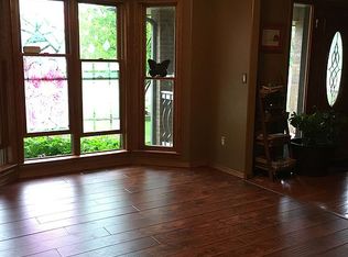 513 Sunset Cir, Lennox, SD 57039