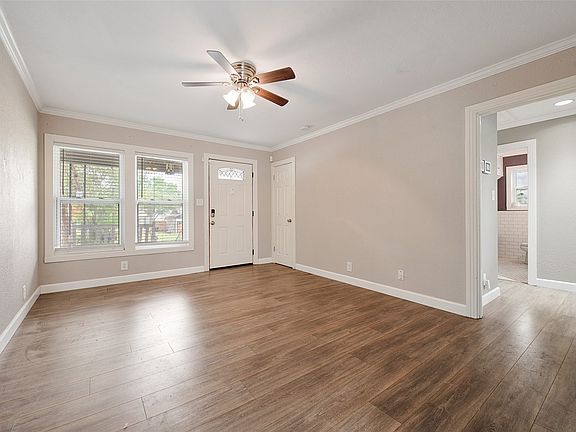 4th image of 4913 Calmont Ave