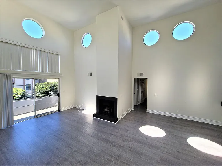 2050 S Bentley Ave — Photo 52