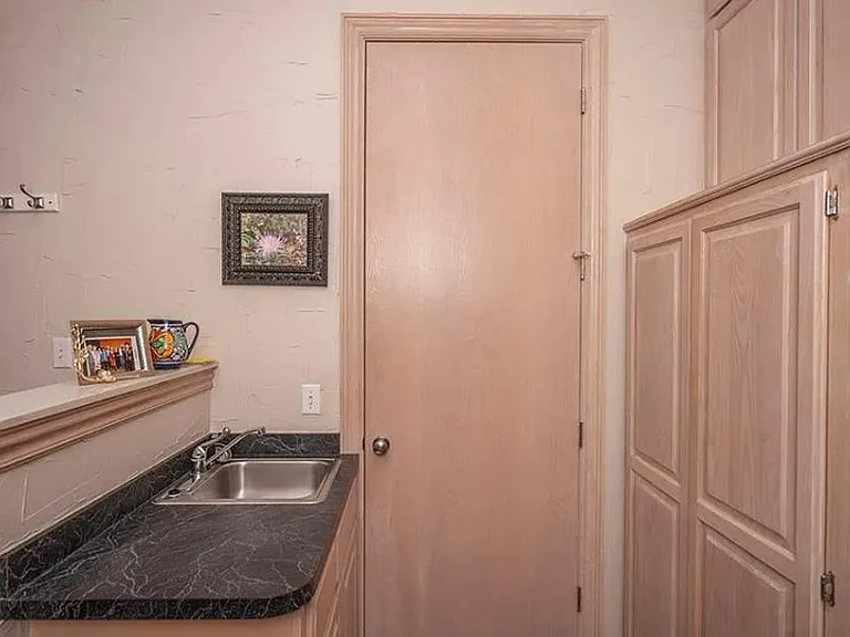 716 Fox Bend Trl — Photo 8